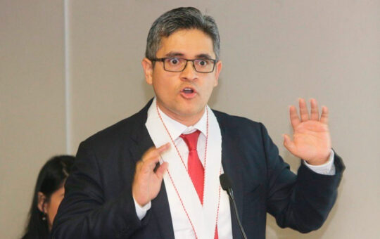 Fiscal Domingo Pérez envía foto de hombre "desnudo" a Keiko