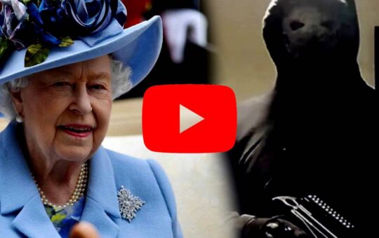 Joven a punto de quitarle la vida a la reina