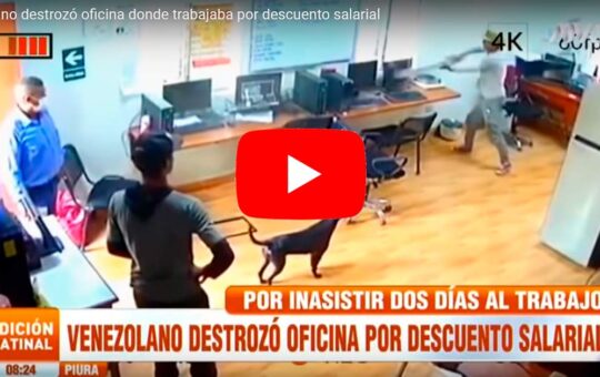 Sujetos destrozan oficinas de la empresa donde trabajan por descuento de dos días [VIDEO]