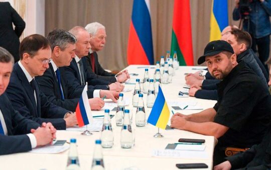 Rusia y Ucrania inician negociaciones a favor de la paz