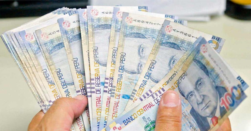 ES OFICIAL: Gobierno aumentó el sueldo mínimo a S/1025.00    