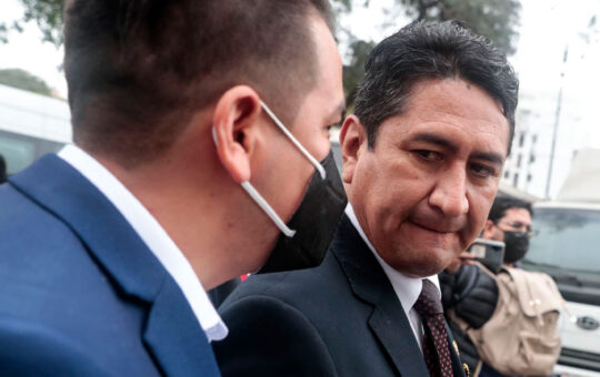 ULTIMA HORA: Piden detención de VLADIMIR CERRÓN