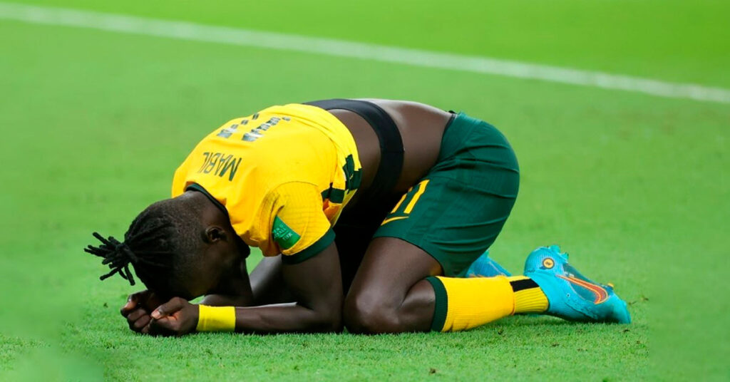 Awer Mabil habría incumplido normas FIFA y su selección quedaría descalificada