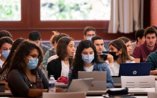 MINSA: Uso de mascarilla será opcional en universidades e institutos