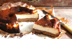 Tarta de queso con base de galleta al horno
